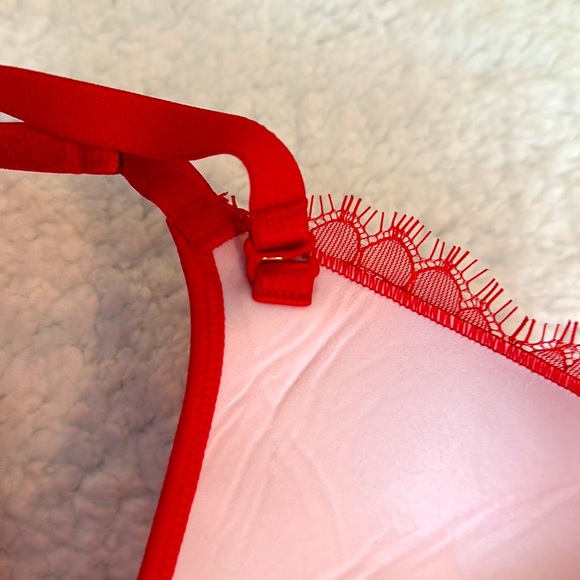 Victoria's Secret Front Close Strappy Back Lace Bra & Cheeky Set - Picture 4 of 9